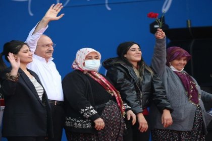 Kılıçdaroğlu'dan 8 Mart mesajı; Gelecek sene 8 Mart, meydanlarda coşkuyla kutlanacak. Kadınlar kazanacak!