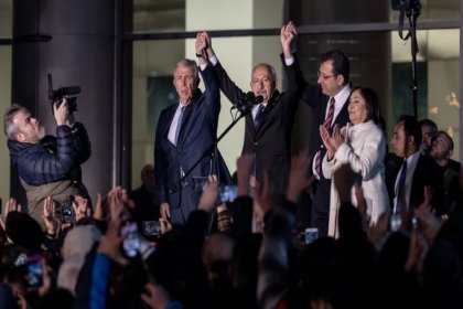 Millet İttifakı ortak adayı Kılıçdaroğlu, CHP Genel Merkezinde açıklama yaptı; yüzünüzü güldürmek için adayım!