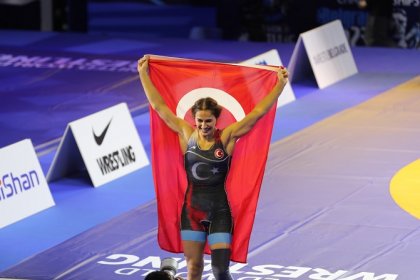 Milli Güreşçi Buse Tosun Çavuşoğlu, Dünya Şampiyonu oldu