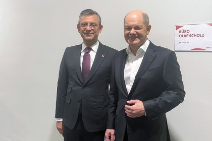 Özgür Özel, Almanya Başbakanı Olaf Scholz ile bir araya geldi