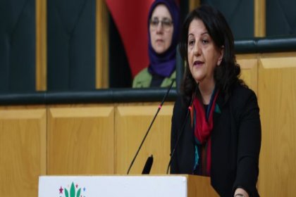 Pervin Buldan; 'Asgari ücretliye %54 zam yapılırken, vatandaşın cebinden toplayacakları vergiye ise %122 zam yaptılar. İşte AKP ve MHP sömürü düzeninin gerçek yüzü budur'