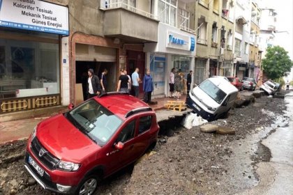 Samsun’da aşırı yağışlarla ev ve iş yerlerini su bastı