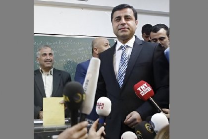 Selahattin Demirtaş; 'sadece sandıklara sahip çıksanız bile seçim kesinlikle kazanılacak. Pes etmek yok'