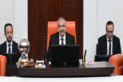 TBMM Genel Kurulu, Meclis Başkanvekili Sırrı Süreyya Önder başkanlığında toplandı