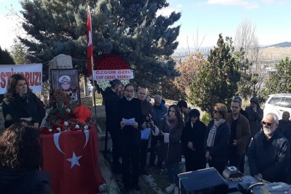 Ahmet Tatar, Yarbay Ali Tatar ölümünün 14. yılında mezarı başında konuştu; 'Bizler var oldukça cehaletin karanlığı, hukuksuzluk, adaletsizlik ve vicdansızlık bu ülkede galip gelemeyecek! Buna izin vermeyeceğiz'