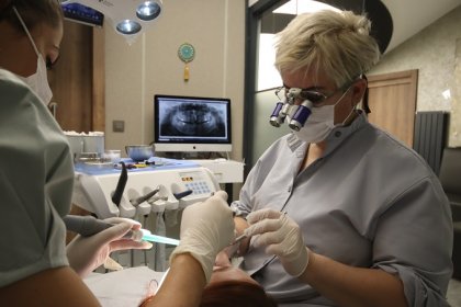 Yaşlanmayı önleyen diş tedavi yöntemleri