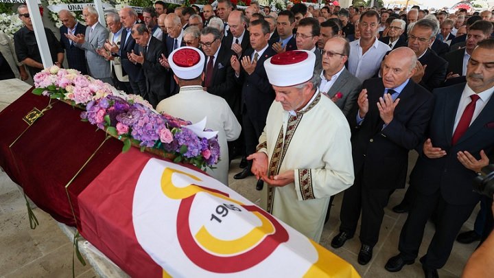 Özgür Özel, İstanbul'da İş İnsanı Kıraç’ın Cenazesine katıldı Özgür Özel, İstanbul'da İş İnsanı Kıraç’ın Cenazesine katıldı