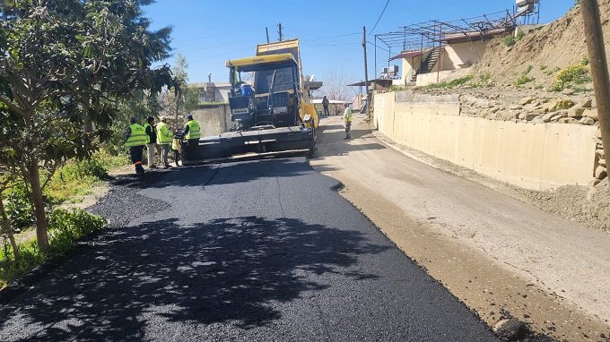 Büyükşehir'in yol çalışmaları Hatay'ın 15 ilçesinde devam ediyor