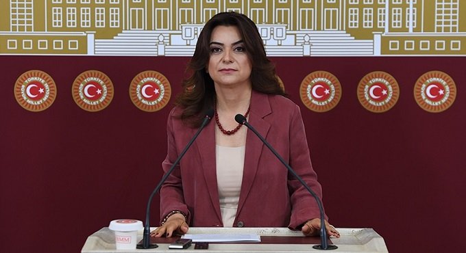 DEM Parti Grup Başkanvekili Gülüstan Kılıç Koçyiğit; Askıya çıkarılan müfradat modeli rejimi daha da tekçi hale getirmeye dönük bir model