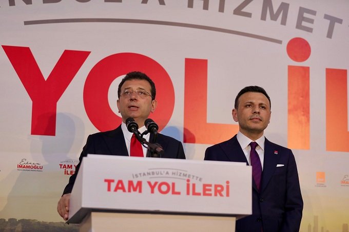 Ekrem İmamoğlu; Büyükşehir tamam ilçe belediye başkanlık sonuçlarının sonuçlanması ve ilçe belediye meclis üyeliklerinin sonuçlanması bizim için çok çok mühim. Bunları takip ediyoruz!