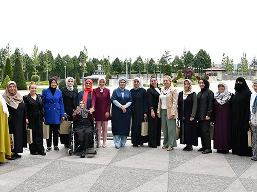 Emine Erdoğan, Anneler Günü vesilesiyle Devlet Konukevi'nde anneleri ağırladı