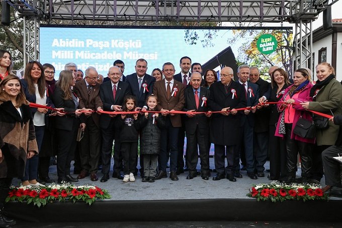 Özgür Özel, Çankaya'da Abidin Paşa Köşkü Milli Mücadele Müzesi'nin açılışında: 'Halkçı belediye başkanları ve hizmetleri şehrinize gelebilir'