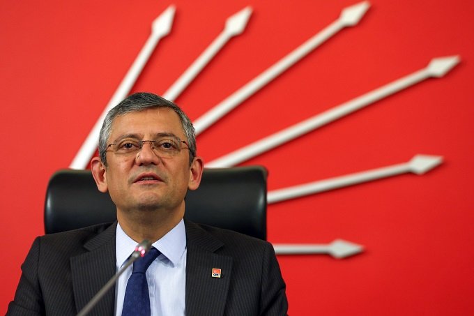 Özgür Özel, Deniz Baykal'ın anma törenine katılacak