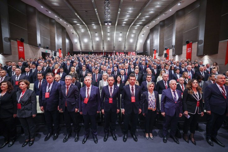 Özgür Özel: 'Gazi’nin Partisi Birdir, Ayaktadır, İktidara Yürümektedir' Özgür Özel: 'Gazi’nin Partisi Birdir, Ayaktadır, İktidara Yürümektedir'