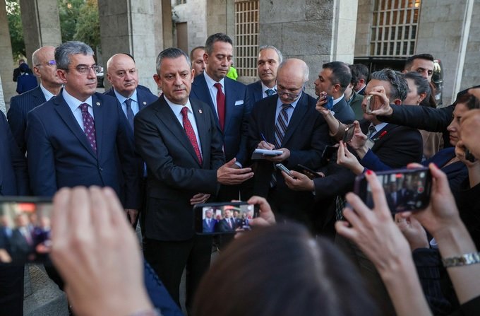 Özgür Özel kapalı grup sonrası açıklama yaptı; Bilmediğimiz Hiçbir Şeyi Söylemediler! Özgür Özel kapalı grup sonrası açıklama yaptı; Bilmediğimiz Hiçbir Şeyi Söylemediler!
