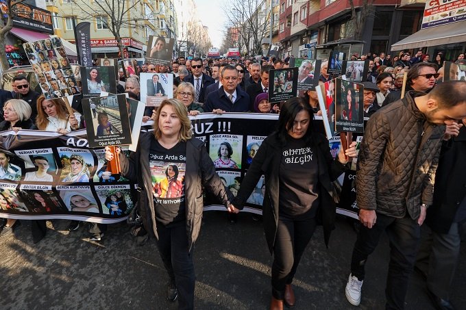 Özgür Özel; 'Kararı seçimden sonraya kaçırdılar, 25 Nisan günü ben yine buradayım' Özgür Özel; 'Kararı seçimden sonraya kaçırdılar, 25 Nisan günü ben yine buradayım'