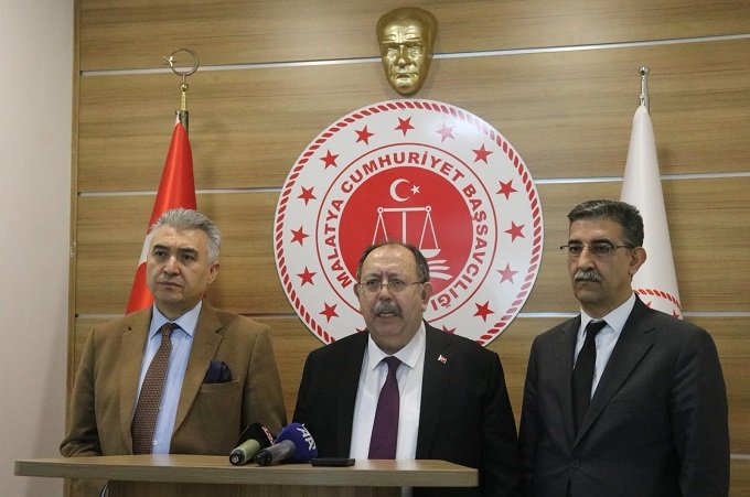 YSK Başkanı Ahmet Yener ile YSK Üyeleri Orhan Usta ve Battal Öğüt deprem bölgesi Malatya iline ziyarette bulundu YSK Başkanı Ahmet Yener ile YSK Üyeleri Orhan Usta ve Battal Öğüt deprem bölgesi Malatya iline ziyarette bulundu