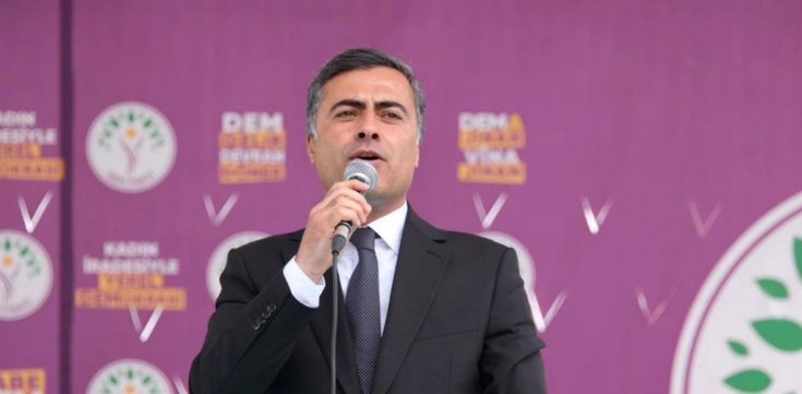 YSK, Van’da oy birliğiyle mazbatanın kazanan DEM Partili Abdullah Zeydan’a verilmesine karar verdi!