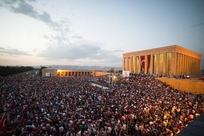 19 Mayıs'ta Anıtkabir'i 221 bin 717 kişi ziyaret etti