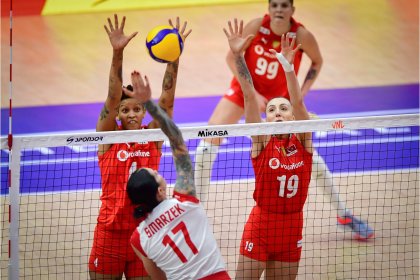A Milli Bayan Voleybol Takımımız Polonya'ya 3-2 yenildi; Milletler Ligi'ne veda etti!