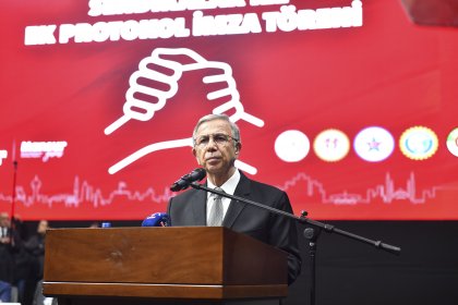 ABB Başkanı Mansur Yavaş, 5 sendika ile yapılan imza töreninde çalışanlara yüzde 70 zam yaptıklarını açıkladı