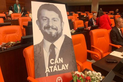 Can Atalay'ın vekilliği Meclis Başkan Vekili Bekir Bozdağ'ın TBMM'de Yargıtay 3. Ceza Dairesi kararını okutması ile düşürüldü
