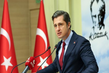 CHP Sözcüsü Deniz Yücel; 'Sayın İnce, belli sayıda belediye meclis üyeliği ve İzmir'de bir metropol ilçe belediye başkanlığı talebinde bulunmuştu, müzakerelerin tıkanması üzerine bugünkü açıklamayı yaptı'