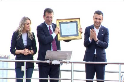 CHP'li İBB Başkanı Ekrem İmamoğlu, mazbatasını aldı; Van'dan Hatay'a, Sinop'tan İstanbul'a milletimiz adına, adaletin savunucuları olmaya devam edeceğiz!