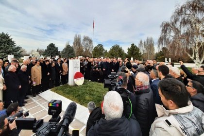 Deniz Baykal aramızdan ayrılışının 1. yılında mezarı başında anıldı