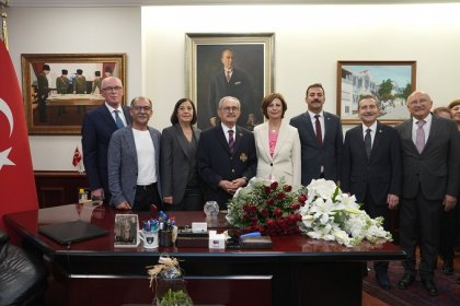 Eskişehir'de devir teslim töreni yapıldı; EBB Başkanı Av. Ayşe Ünlüce görevi Yılmaz Büyükerşen'den teslim aldı