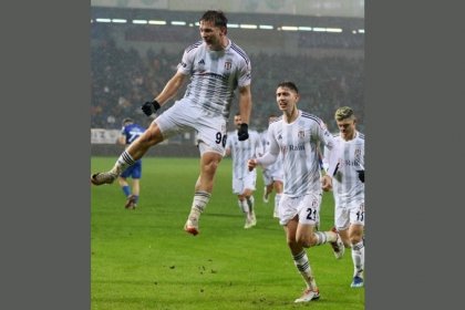 Beşiktaş evinde Çaykur Rizespor'u 4-0 yendi