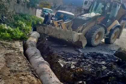 Hatay Büyükşehir Belediyesi aşırı yağışlarda tıkanan 3 ilçede 161 Km'lik sulama kanalı temizledi