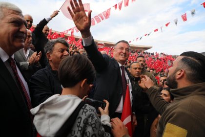 HBB Başkanı Doç. Dr. Lütfü Savaş; Bizi yalnız bırakanlara şehrimizi teslim etmeyeceğiz. Türk bayrağı altında hep birlikte Hatay’a sahip çıkıyoruz!