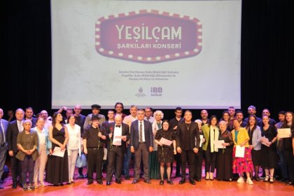 İBB'nin 'Yeşilçam Şarkıları' konserinde nostalji rüzgarı esti