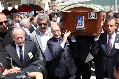 Kemal Kılıçdaroğlu, CHP TBMM Grup Müdürü Mehmet Levent Bayraktar’ın cenaze törenine katıldı