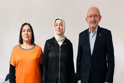 Kılıçdaroğlu ailesinden, Sinan Ateş'in ailesine baba Musa Ateş'in vefatı nedeniyle başsağlığı ziyareti