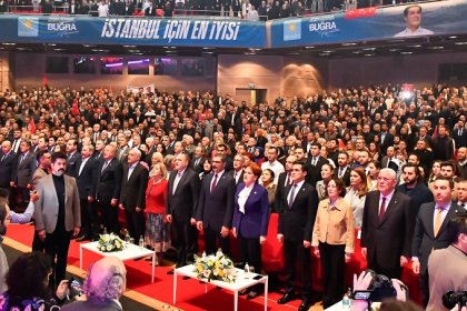 Meral Akşener, Mesela; eli, Genel Merkezlerinde; gözü, başka mevkilerde; boş zamanlarında da İstanbul’da olanlar; bu şehri yönetemez!