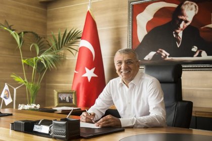 Mezitli halkı belediye başkanı Neşet Tarhan'a sahip çıkıyor