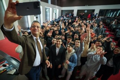 Özgür Özel, Ankara'da İstanbullu Halkçı Liseliler ile buluştu