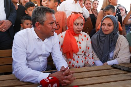 Özgür Özel: 'Başkentin göbeğinde yerde bir cenaze duruyor'