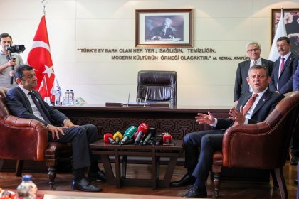 Özgür Özel, Denizli Büyükşehir Belediyesinde: 'Bütün Denizli ile birlikte Denizli’nin yüzünü güldüreceğiz'