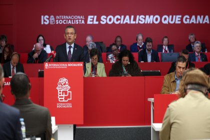 Özgür Özel İspanya'da SE toplantısında konuştu: 'Neoliberal Düzenin Sömürdüğü İnsanlarımızın Yanında Durmalıyız'
