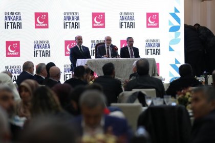 Temel Karamollaoğlu; Tayyip Bey bir uçak filosuyla her gün en az iki üç yerde miting yapıyor. Kimin kesesinden gidiyor? Haram yiyor!