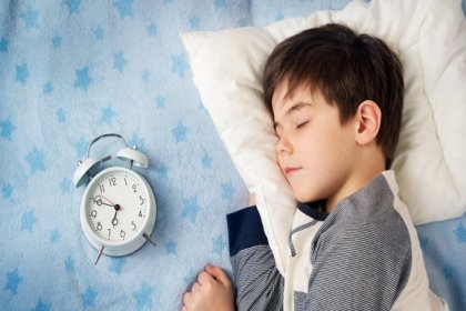 Uykusuzluk yaşayan çocuklar için melatonin çözüm mü?
