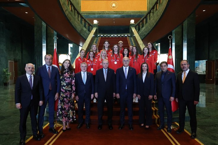 Erdoğan, 2025 Dünya ikincisi A Millî Kadın Voleybol Takımı sporcularını ve yöneticileri kabul etti