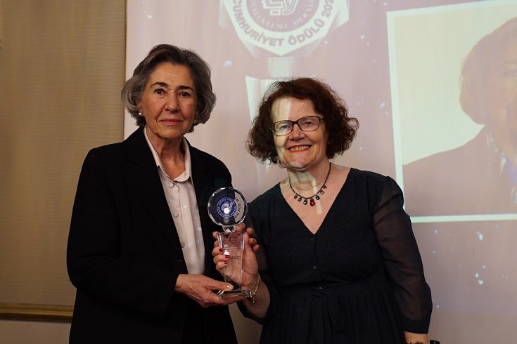 19. Çağdaş Yaşam Cumhuriyet Ödülü Av. Nazan Moroğlu'na verildi 19. Çağdaş Yaşam Cumhuriyet Ödülü Av. Nazan Moroğlu'na verildi