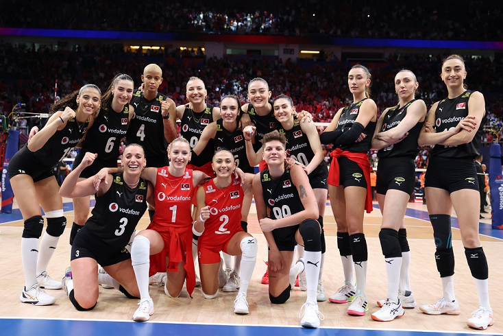 A Milli Kadın Voleybol Takımımız İstanbul'da VNL 7. maçında Güney Kore'yi 3-0 yendi A Milli Kadın Voleybol Takımımız İstanbul'da VNL 7. maçında Güney Kore'yi 3-0 yendi