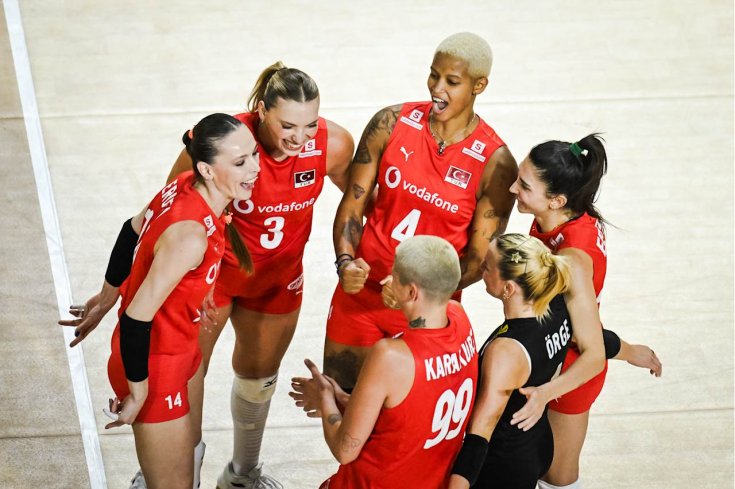 A Milli Kadın Voleybol Takımımız, ABD'yi 3-1 yendi: Türkiye ilk kez yarı finalde! A Milli Kadın Voleybol Takımımız, ABD'yi 3-1 yendi: Türkiye ilk kez yarı finalde!