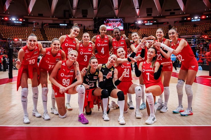 A Milli Kadın Voleybol Takımımız, Slovenya'yı 3-0 yenerek çeyrek finale yükseldi A Milli Kadın Voleybol Takımımız, Slovenya'yı 3-0 yenerek çeyrek finale yükseldi