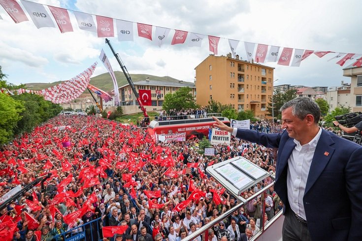 CHP Genel Başkanı Özgür Özel, Bayburt Genç Osman Stadı önünde ‘Millet İradesine Sahip Çıkıyor’ mitinginde konuştu CHP Genel Başkanı Özgür Özel, Bayburt Genç Osman Stadı önünde ‘Millet İradesine Sahip Çıkıyor’ mitinginde konuştu